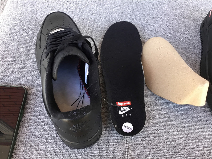 Air Force 1 x Supreme Low Black