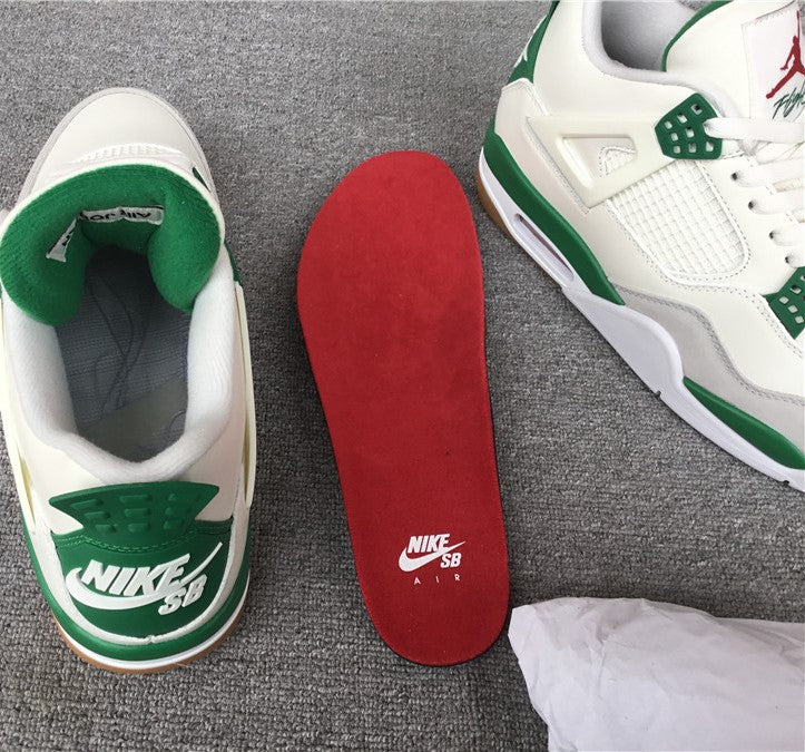 Air Jordan 4 Retro SB "Pine Green"